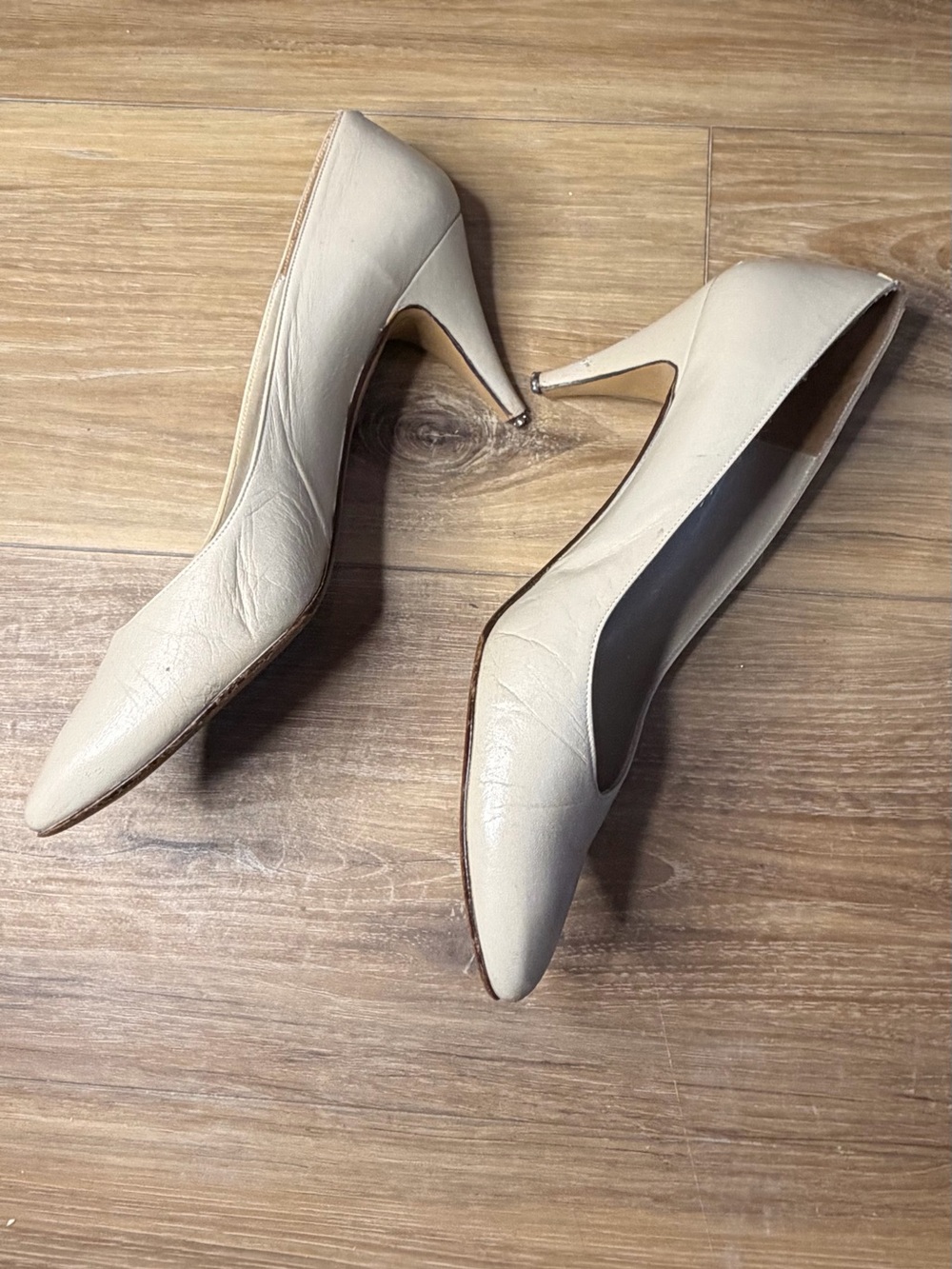 Vintage Oleg Cassini 1960s Ivory Leather Pumps 8.5 N Pointed Toe Heels